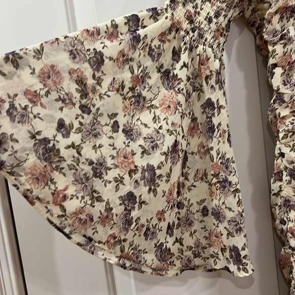 VICI Graylynn Ruched Floral Bell Sleeve Dress - Picture 5 of 6